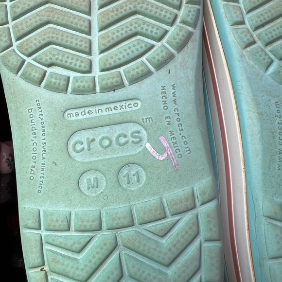 CROCS teal and pink color with 6 different pops. - Picture 3 of 17